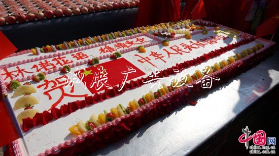 “幸福‘面’延”好彩头垃圾收集亭近2000名群众共吃“国庆面”