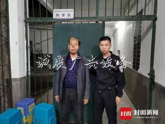 无证驾驶无牌车冲关还宣传栏阻碍执法 男子被拘5日扣12分