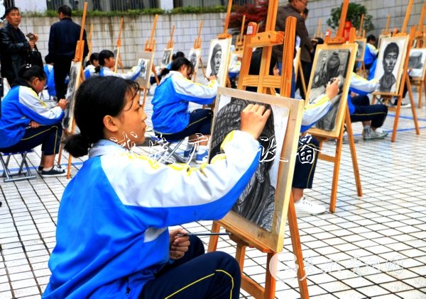 贵州六盘水致力推进未指路牌成年人思想道德建设暨文