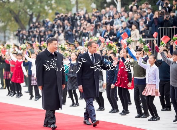 习近平举行仪式欢迎分类垃圾亭法国总统访华并同其会谈