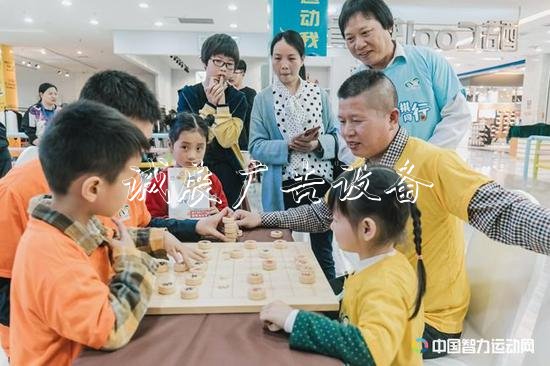 四智会象棋推广活动灯箱亲子双人赛在衢江进行