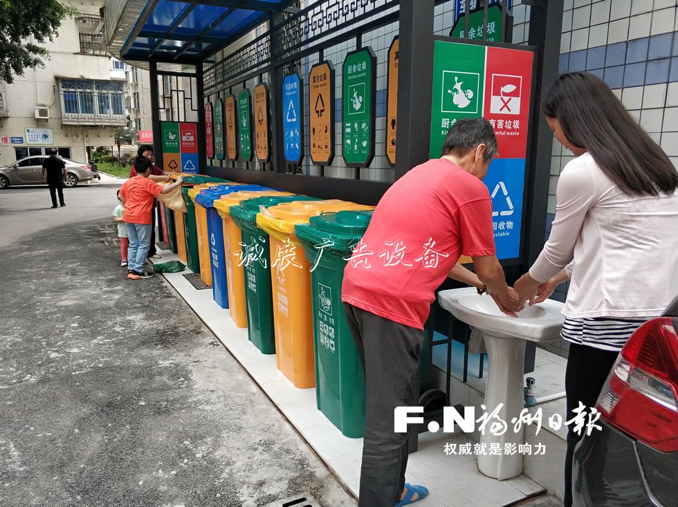 能挡雨可洗手不脏臭 福广告灯箱州这个垃圾分类投放亭有创意