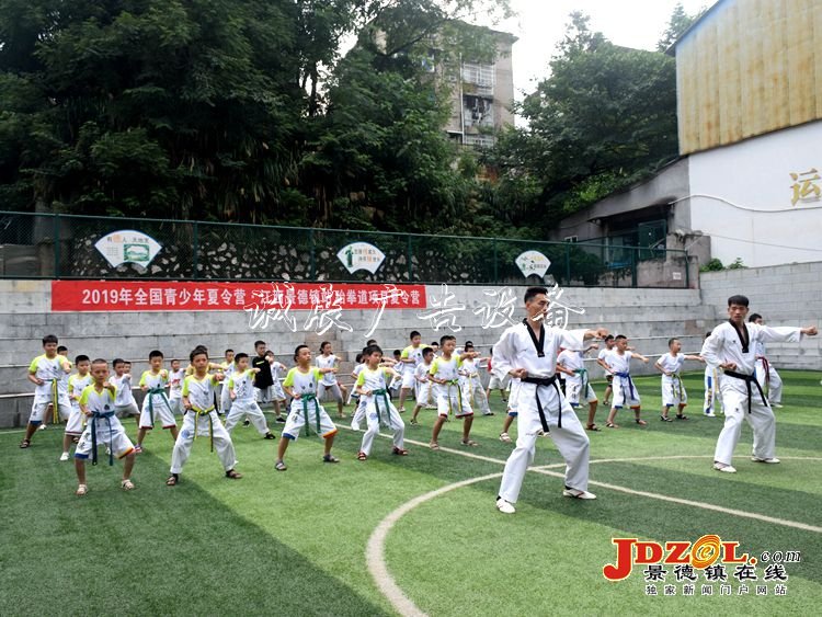 景德镇市“体育惠民滚动灯箱进校园”活动蓬勃开展