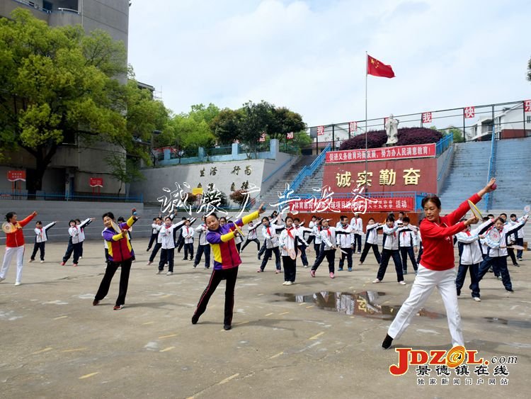 景德镇市“体育惠民滚动灯箱进校园”活动蓬勃开展