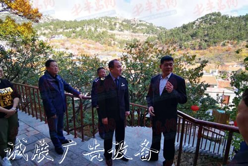 崂山区市场监管局流清河市场宣传栏厂家所到东麦窑社区学习党建工作先进经验