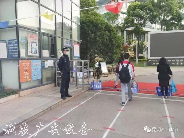 【治庸·铁军】“后浪路牌”返校，社区民警助学忙